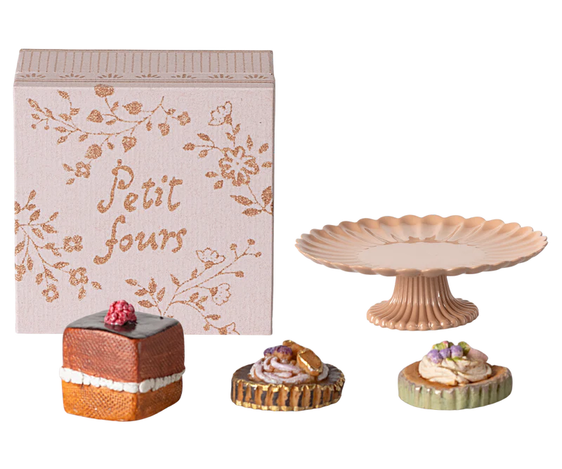 Maileg Cakes and Mini Cakestand