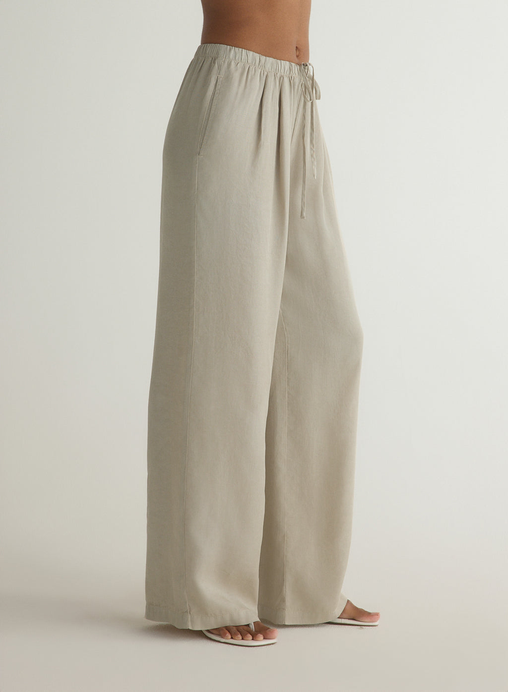 Bella Dahl Wide Leg Pleated Pant in Foggy Coast