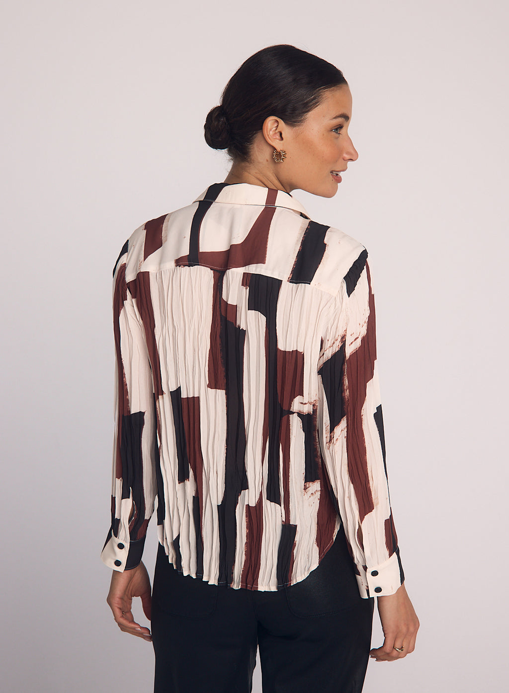 Bella Dahl Pleated Button Down in Modern Print