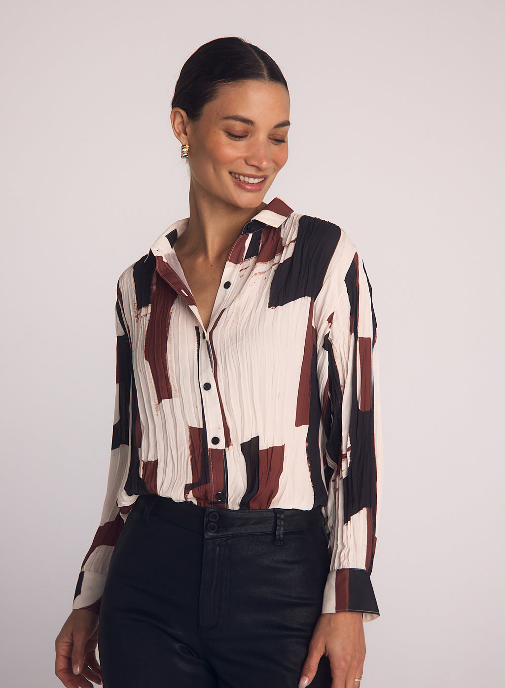 Bella Dahl Pleated Button Down in Modern Print