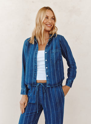 Bella Dahl Long Sleeve Cropped Shirt in Indigo Stripe