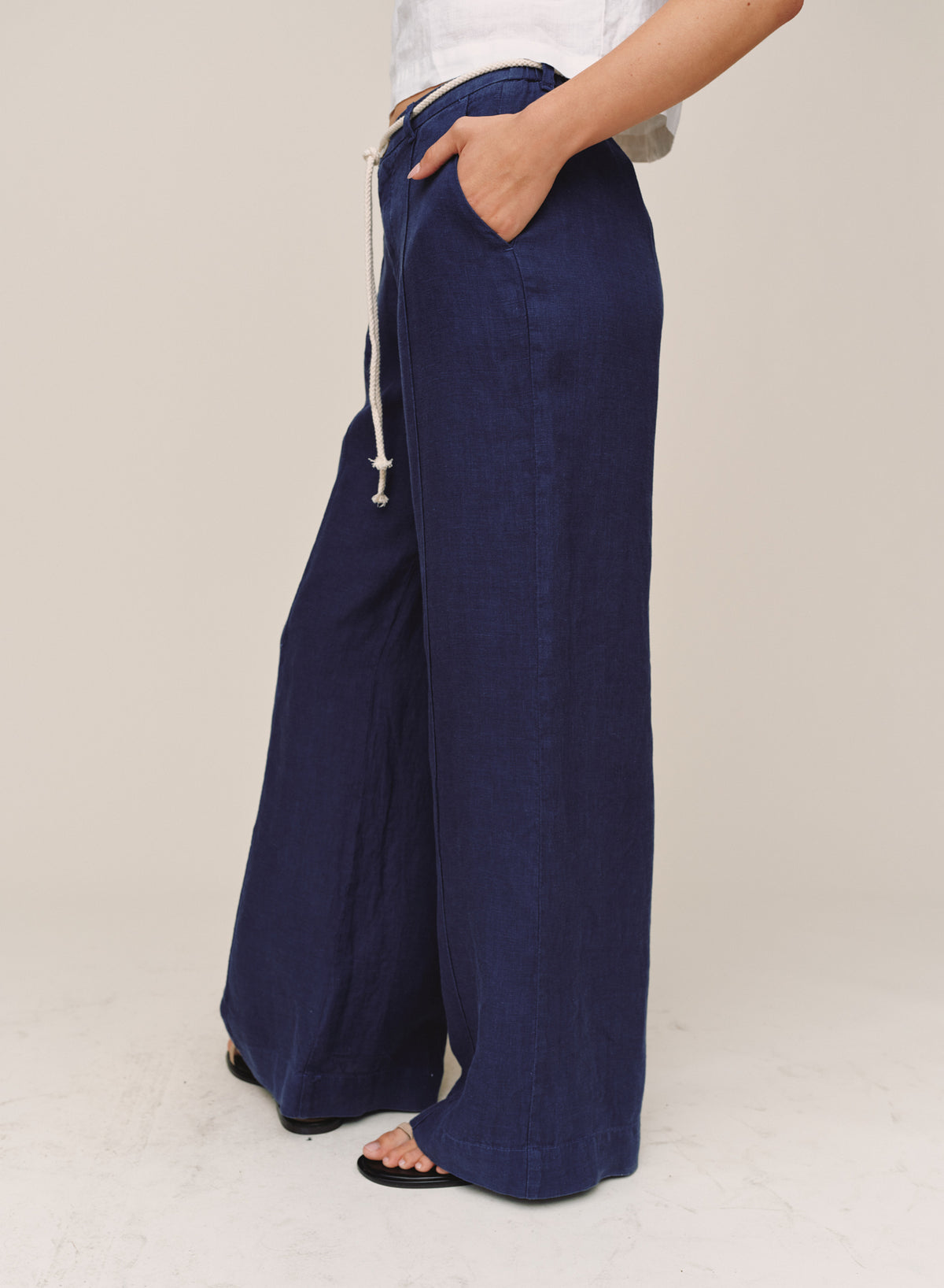 B3281-331-302 - CLEAN WAIST PINTUCK WIDE LEG