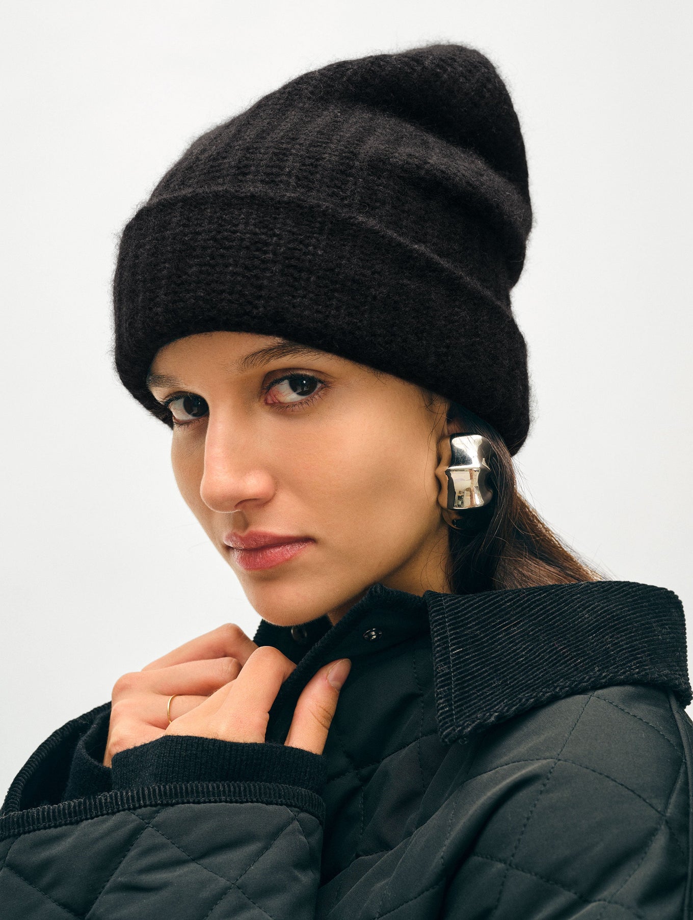 BADBLOOD★韓国大人気 Pure Lace Beanie - White / Black cuffed-beanie-black-front-
