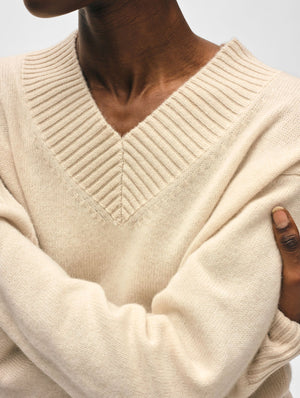 White + Warren Cashmere V-neck in Natural