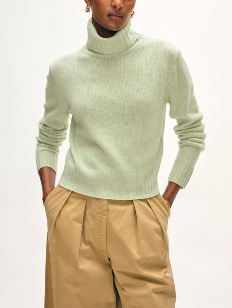 White + Warren Cashmere Featherweight Turtleneck in Mint Green