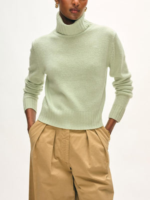 White + Warren Cashmere Featherweight Turtleneck in Mint Green