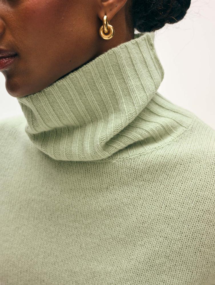 White + Warren Cashmere Featherweight Turtleneck in Mint Green