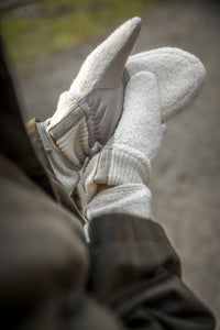 Hestra Emilia Gloves in Off White/Natural Grey