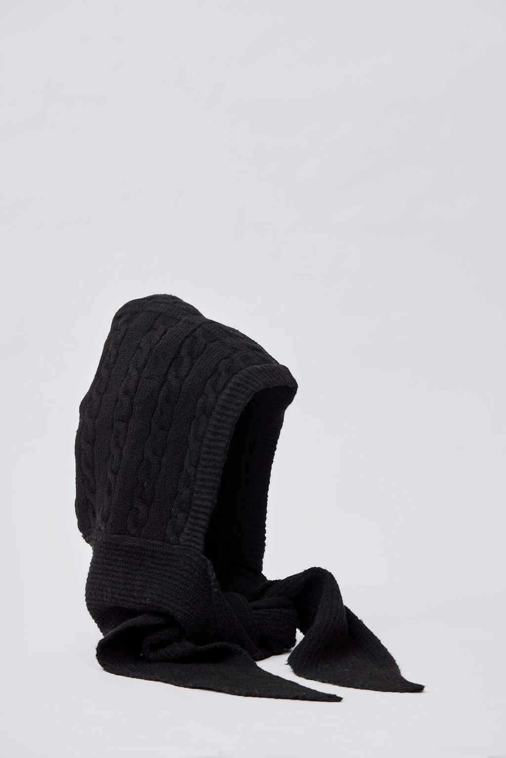 CABLE HOODED SCARF