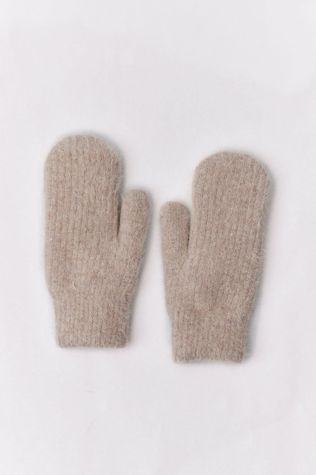 FLEECEY LINED MITTEN