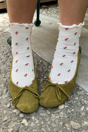 Le Bon Shoppe Petal Ruffled Hugger Socks in Cream