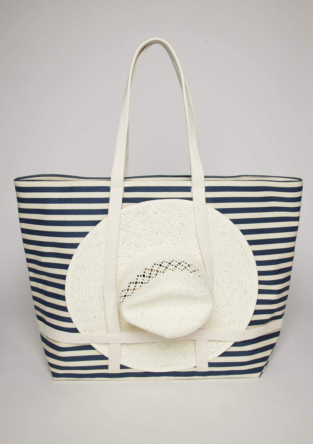 Hat Attack Sunhat Size Traveler Tote in Navy/White