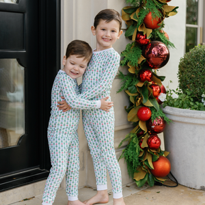 Lila + Hayes Grayson Pajama Set in Tree Topper Stars