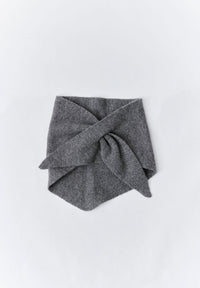 TRIANGLE KNIT SCARF