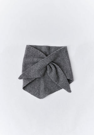 TRIANGLE KNIT SCARF