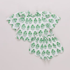 Pink Chicken Misha Scallop Set in Green Strawflower