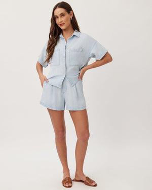 Bella Dahl Pleated Printed Short in Oasis Spray Wash
